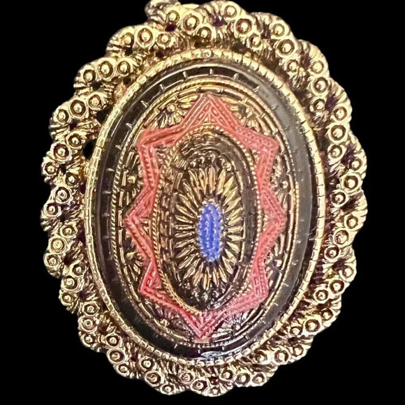 Sarah Coventry Jewelry - Vintage Sarah Coventry Vienna Pendant/Brooch Pin Gold Tone